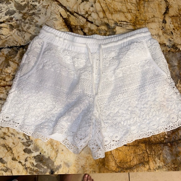 wayan Pants - 💖White Lace Shorts